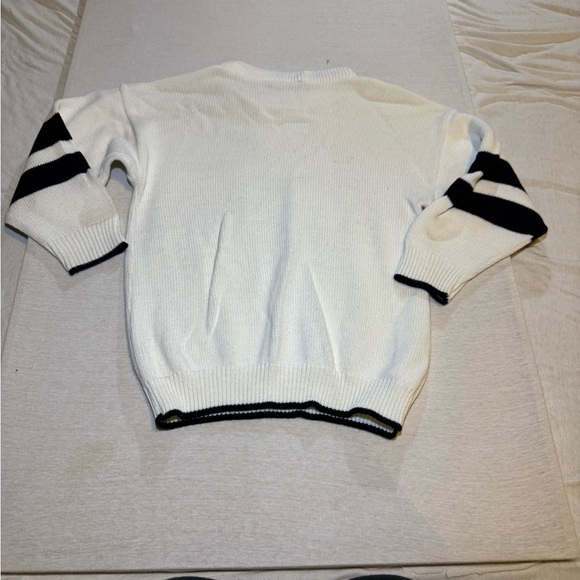 Sears White Crewneck Sweater with Black Details - Picture 2 of 3